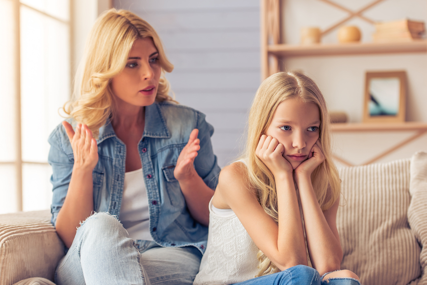 Što učiniti kada se tinejdžer neprikladno ponaša prema roditeljima?