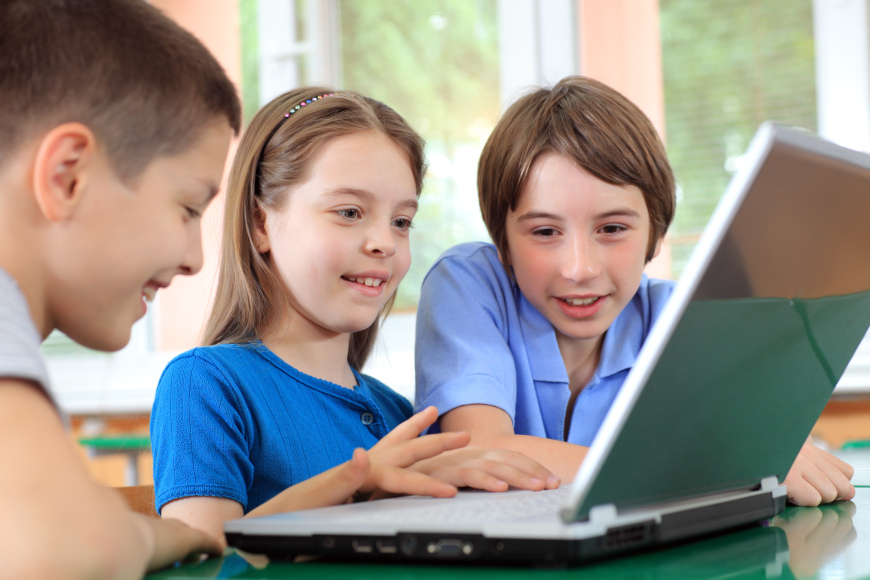Kako odrediti koliko vremena dijete smije provoditi pred ekranom i na internetu