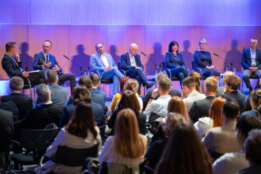 fotografija s konferencije