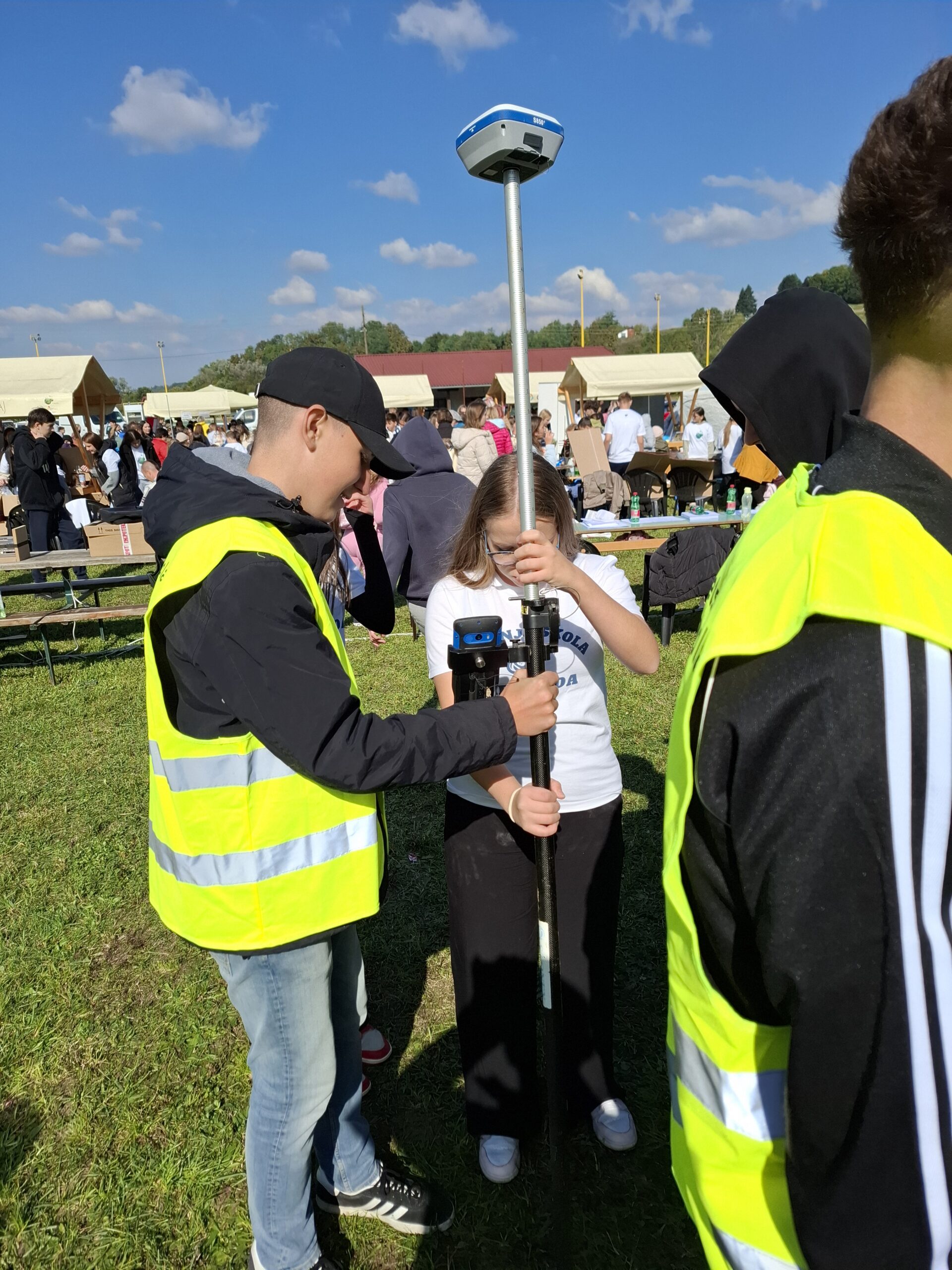 Učenici Geodetske škole Zagreb demonstriraju GNSS tehnologiju na Znanstvenom pikniku