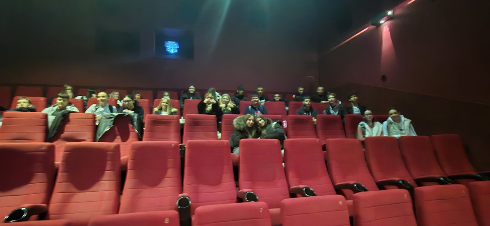 Učenici drugih razreda Gimnazije Vukovar na kino projekciji "Kralj Tomislav".