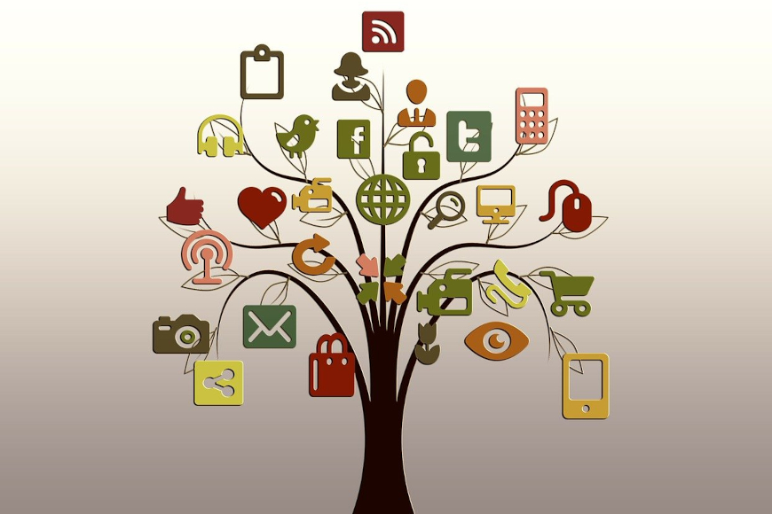 stablo s brojnim ikonama drustvenih mreza i digitalnoh medija