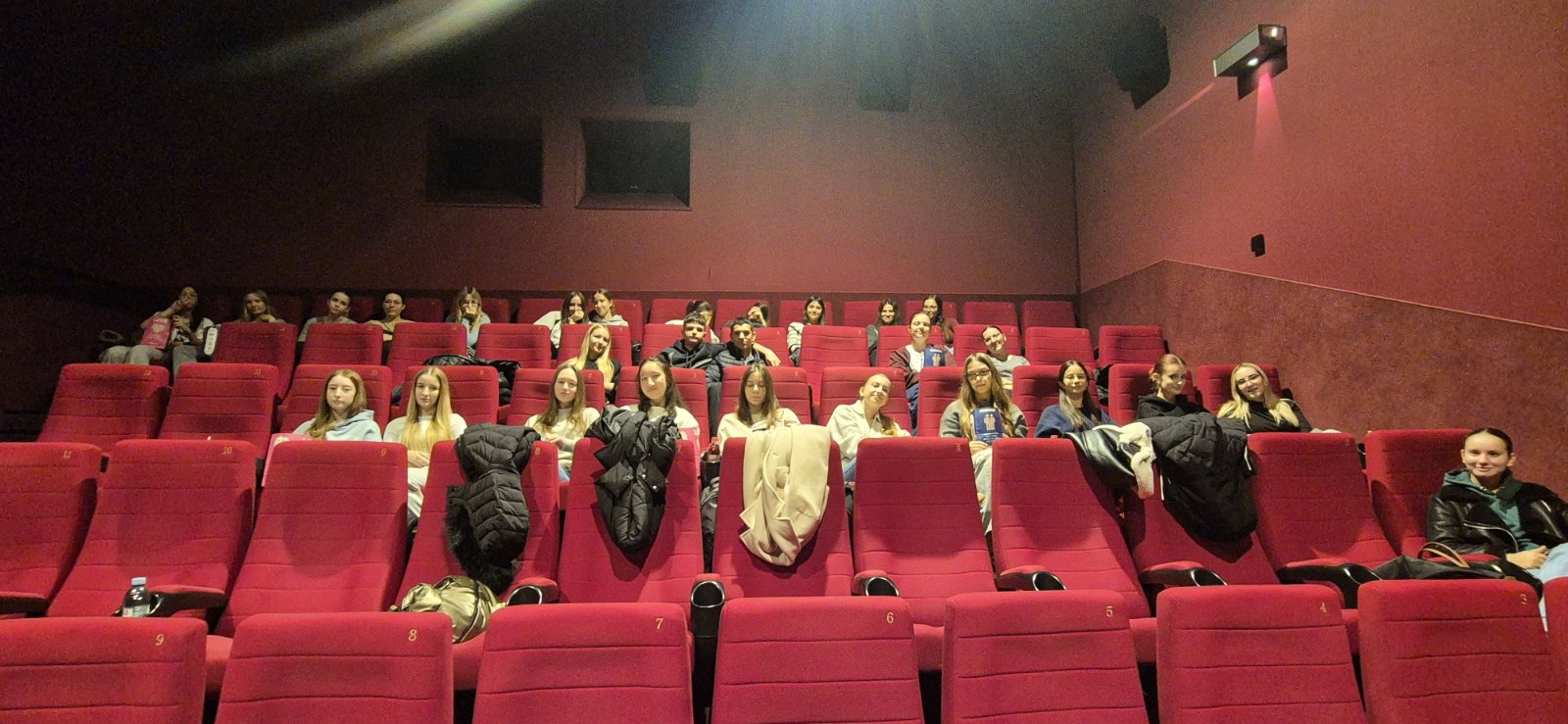 Učenici Gimnazije Vukovar u kinu.