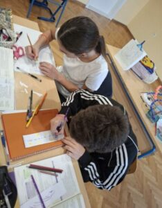 Učenici izrađuju straničnike