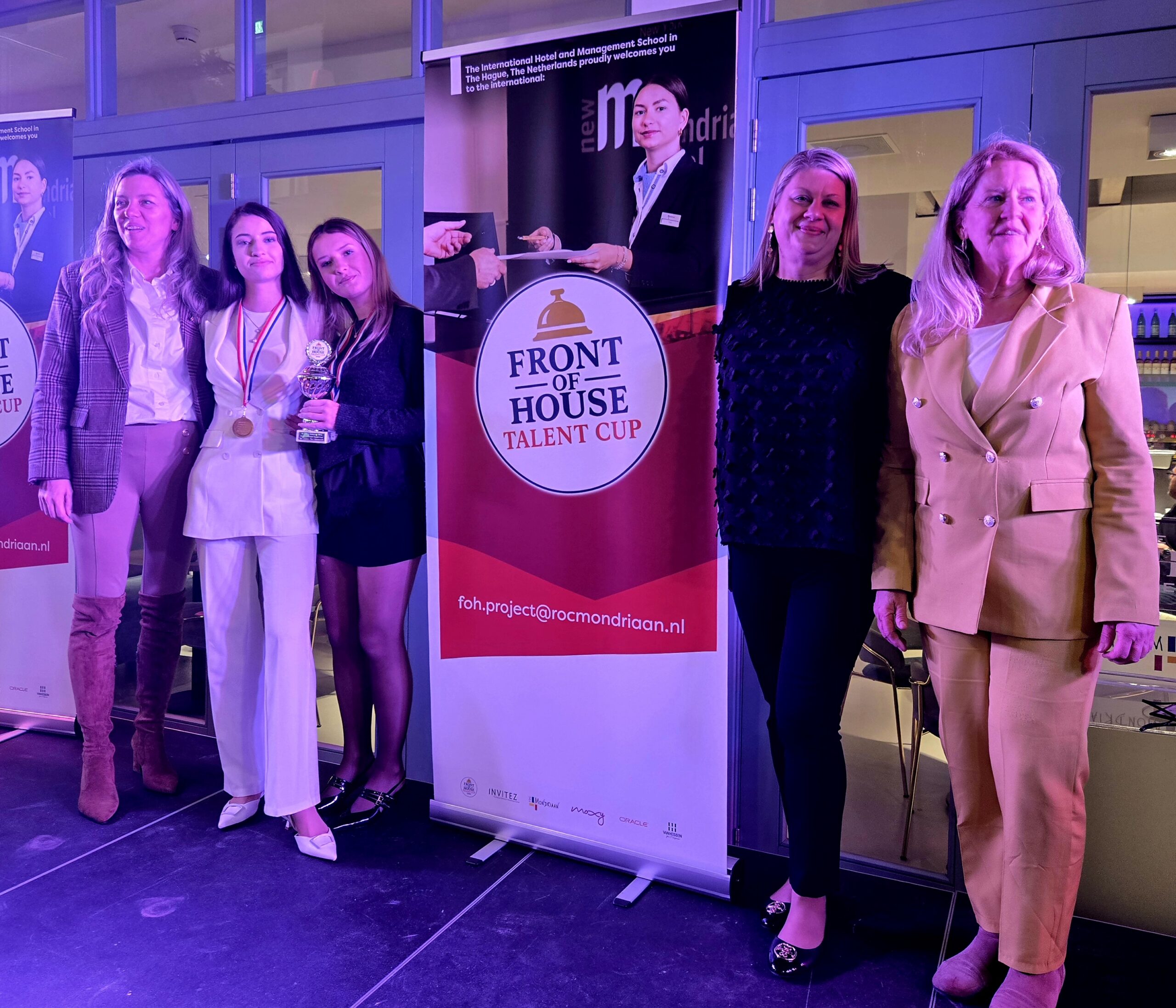 Učenice i mentorice s ravnateljicom škole ROC Mondriaan