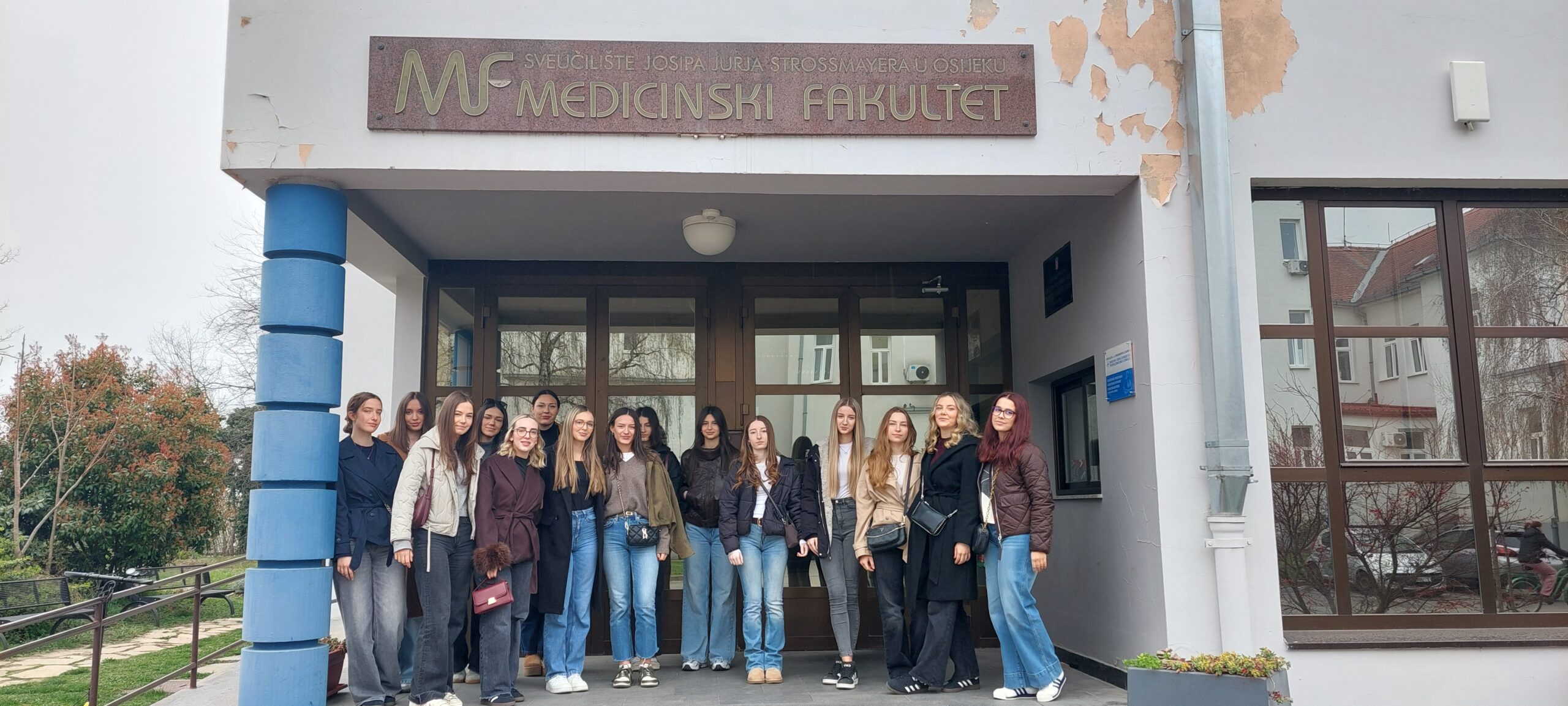 Učenice Gimnazije Vukovar na Medicinskom fakultetu u Osijeku.