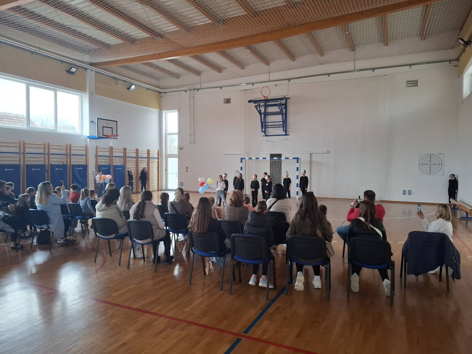 Završna izvedba igrokaza Balonijada