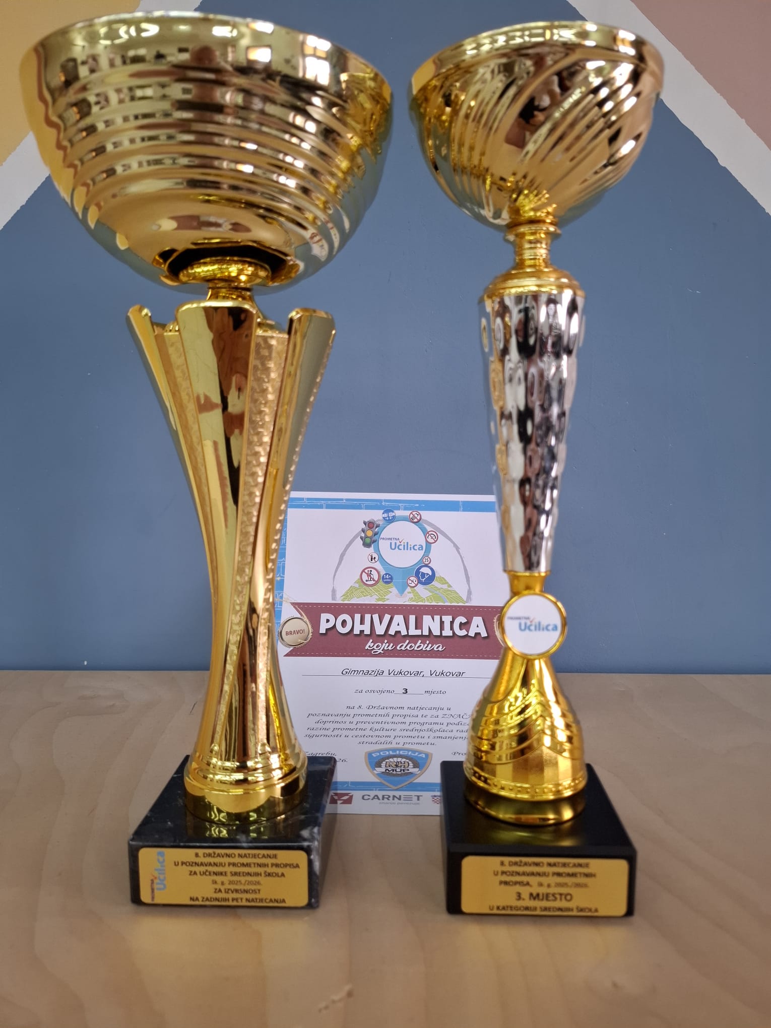 Pehari i priznanje - Prometna učilica - Gimnazija Vukovar